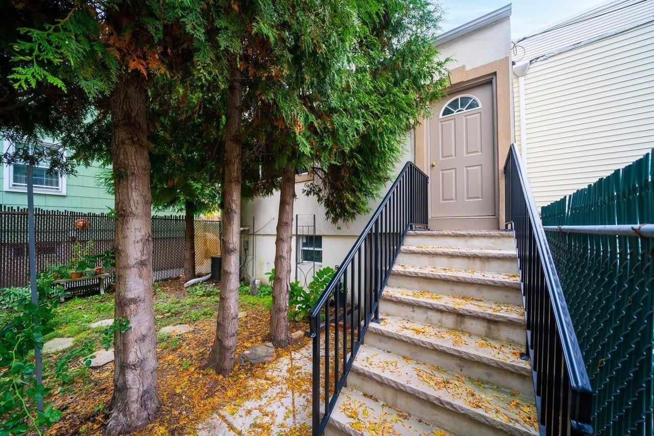 100 CENTRAL AVE – photo 1