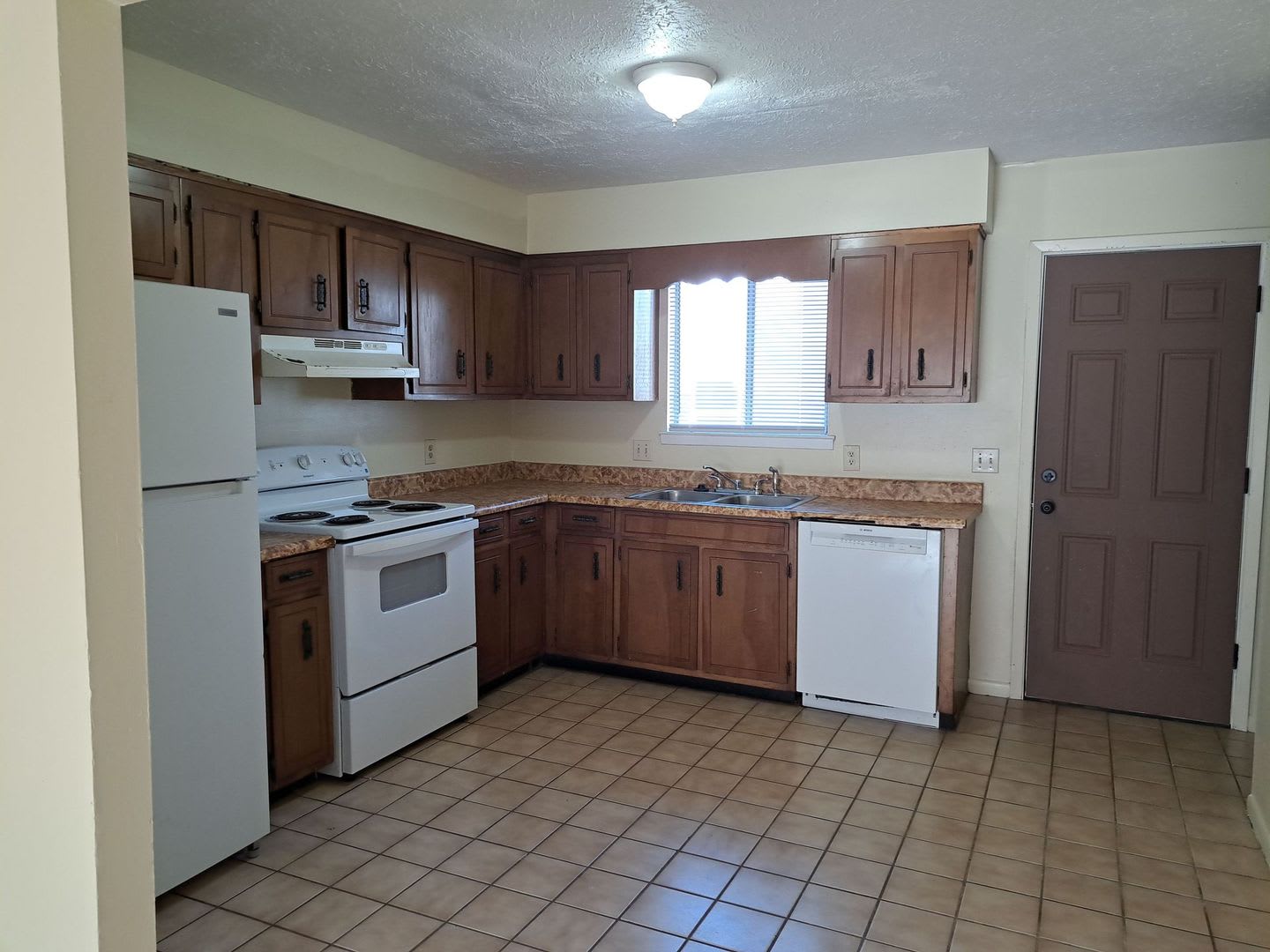 3704 E 11Th St B – photo 4