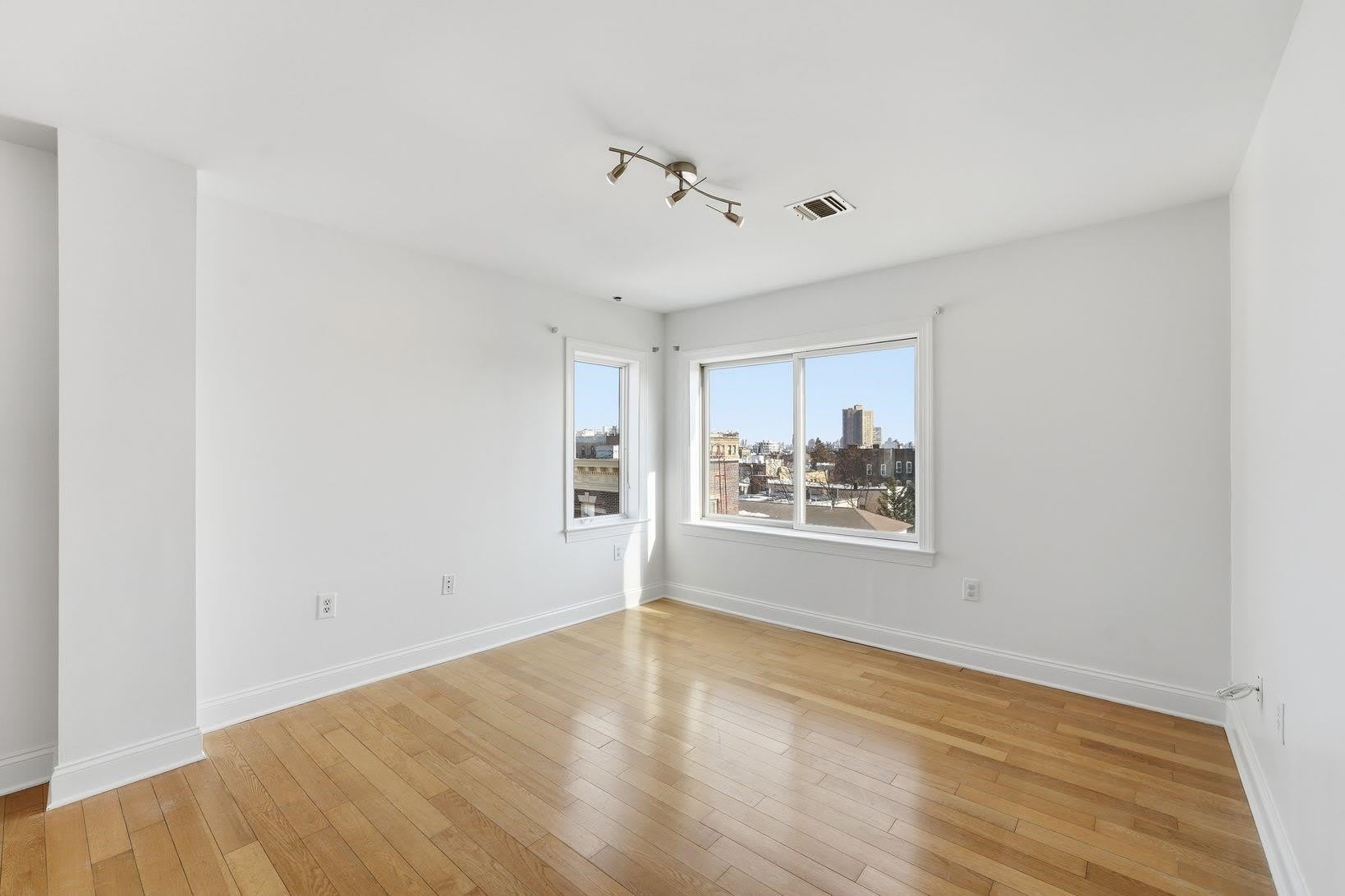 5509 Madison St – photo 3
