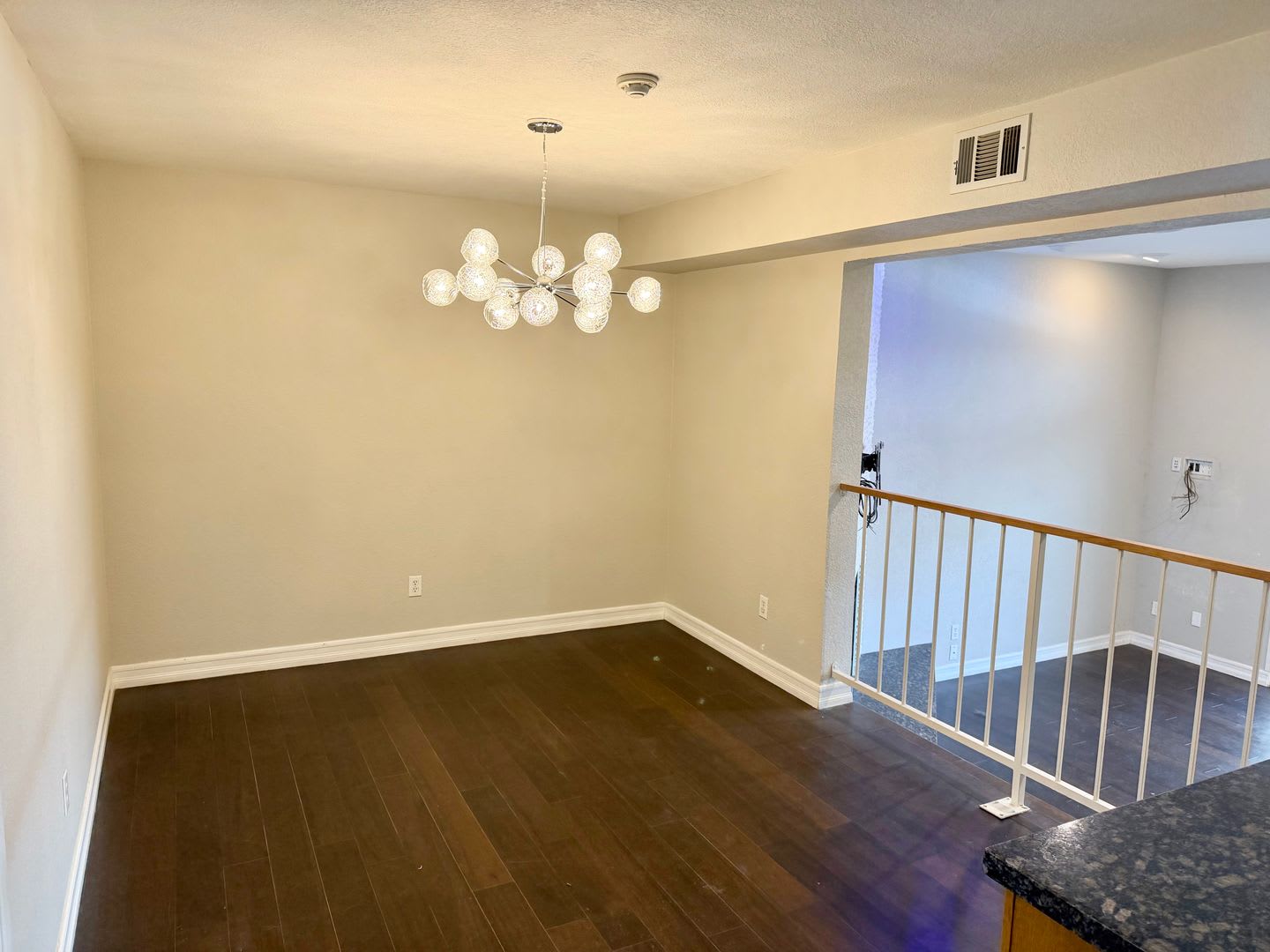 Spacious 3 Bedroom Townhouse 3 blocks from the ocean – photo 4