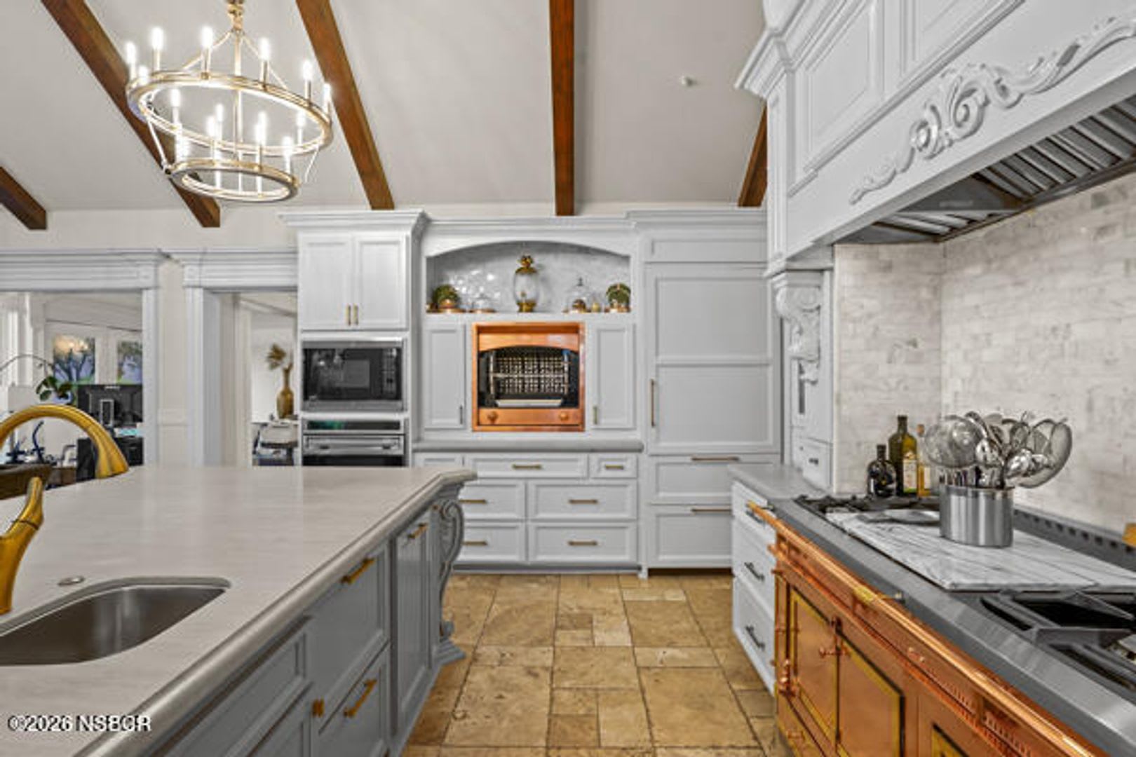 Elegant 6‑Bedroom Retreat with Pool, Spa & Wine Room – photo 5