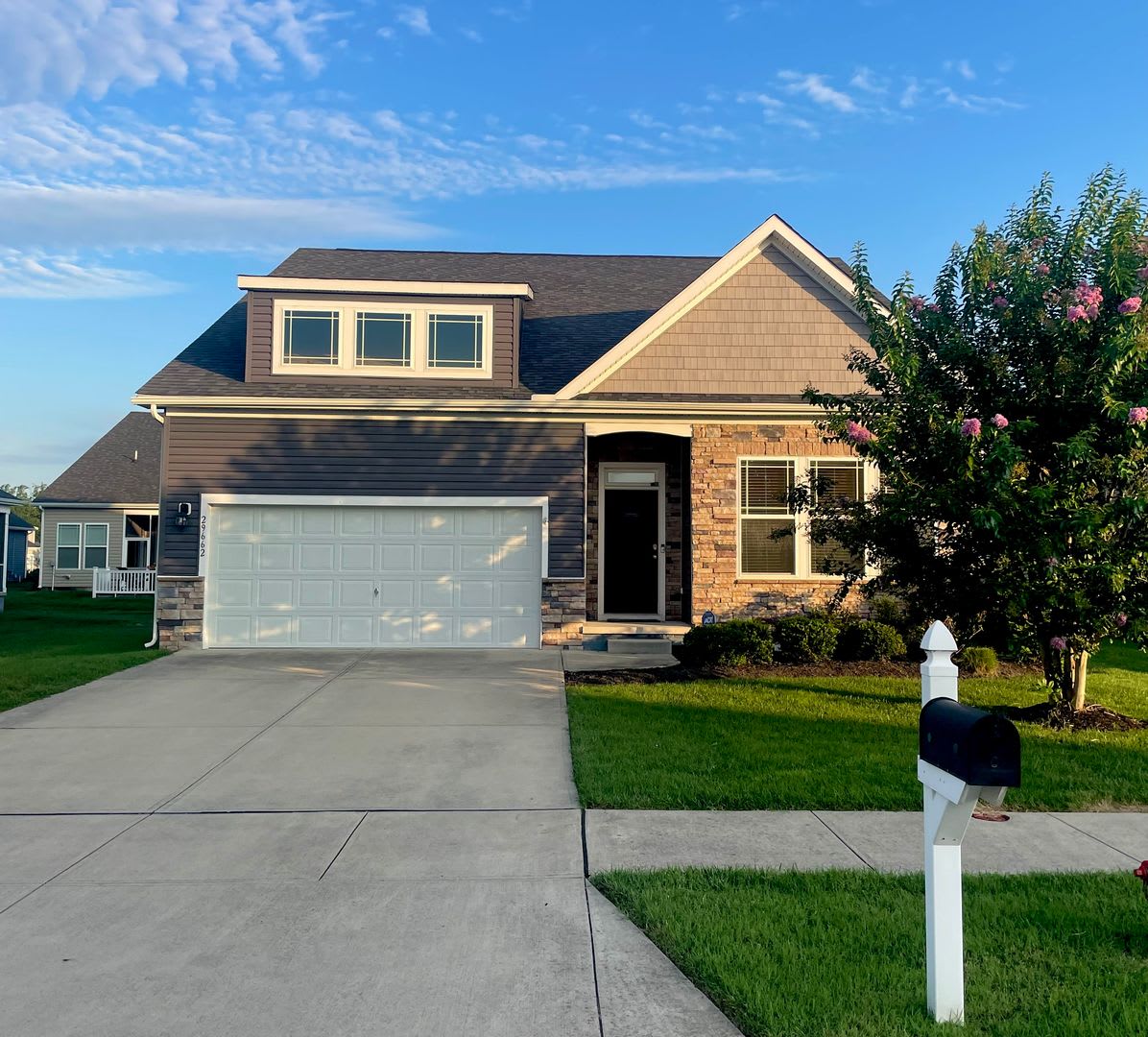 Two Story home in Windstone – photo 2
