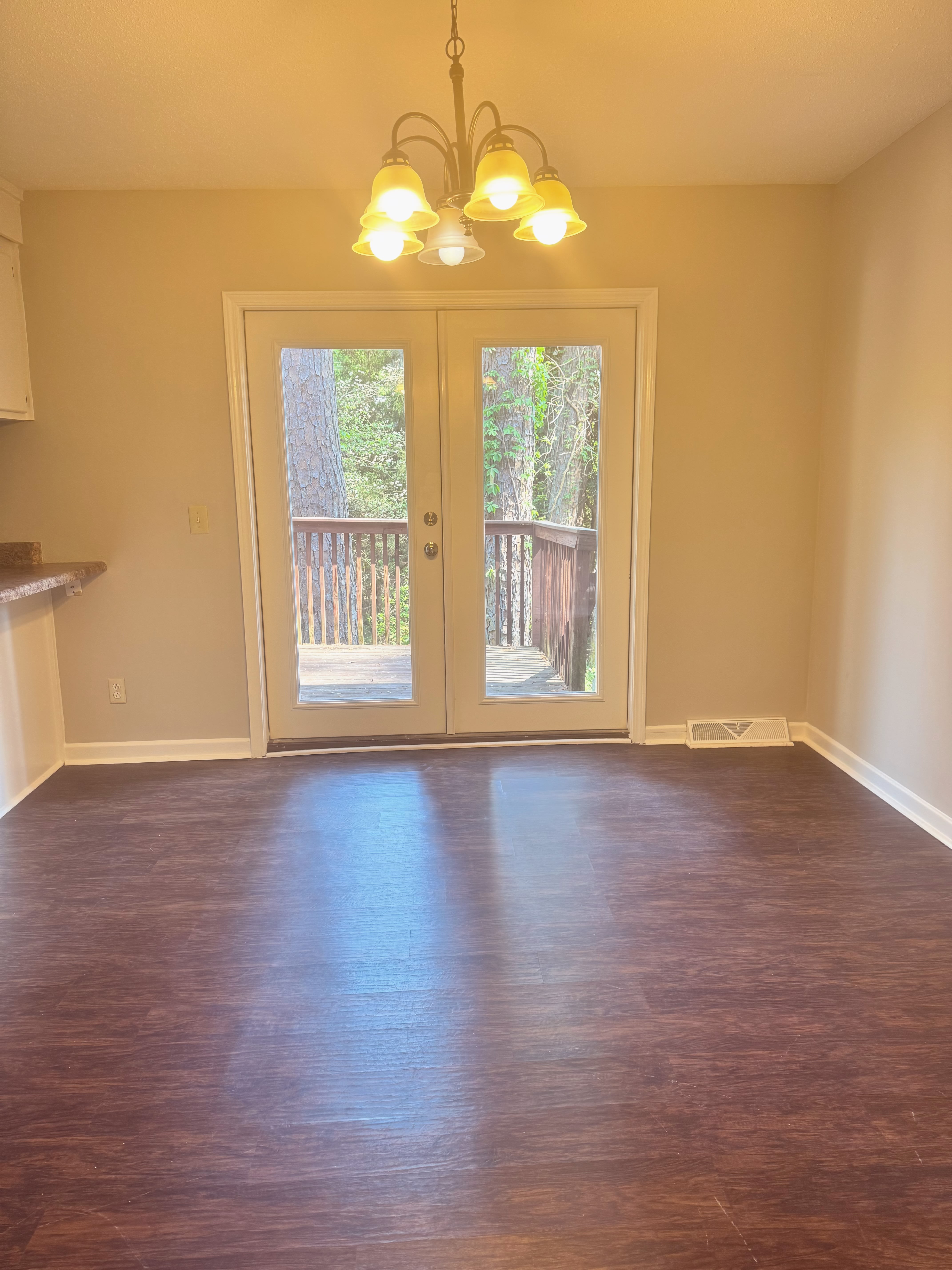 220 Charleston Ave – photo 3