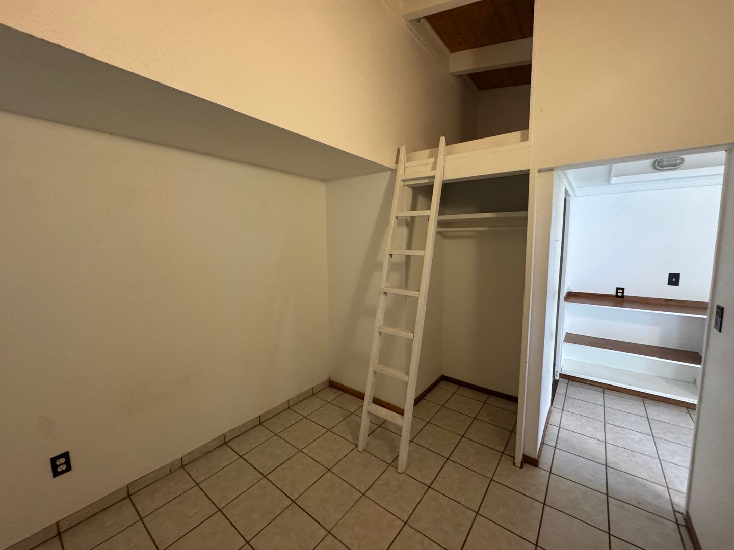 Rustic Haiku 1 bedroom 1 bath unit – photo 5