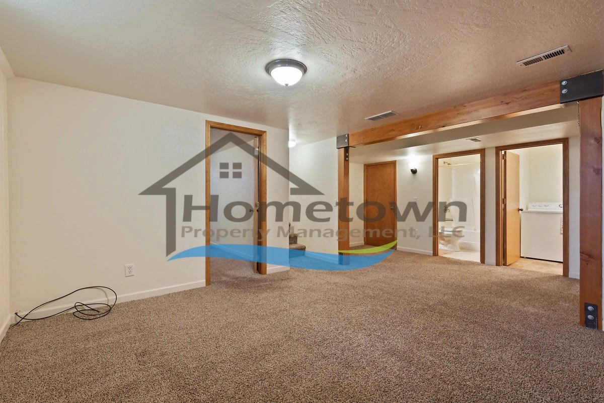 Spacious 4 Bedroom 2 Bath Duplex Unit in Hayden – photo 3