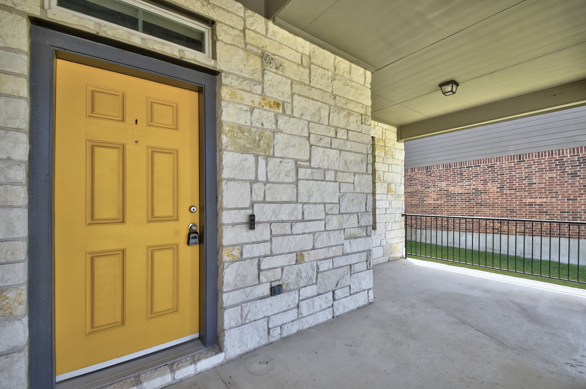 2061 Flintshire Dr – photo 3