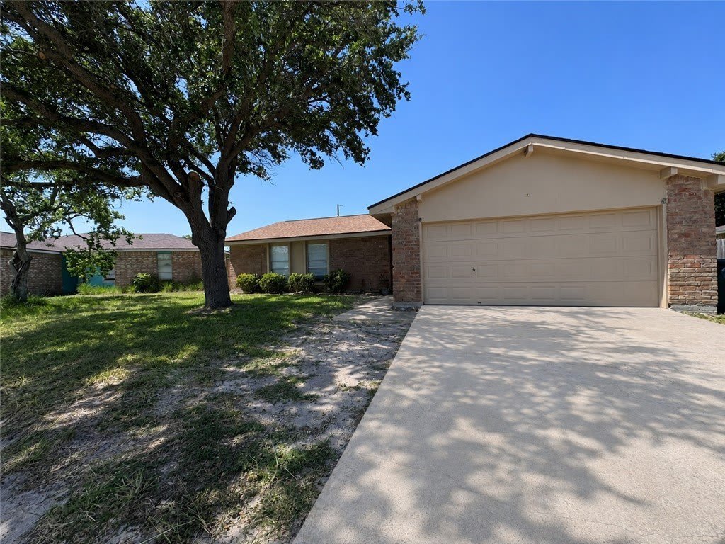 205 Clarice Drive – photo 1