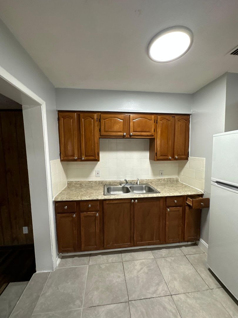 Fully Renovated 3/2 Available for Immediate Rent! – photo 3