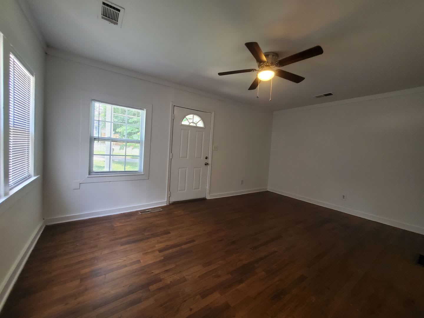 25 Off Move In Special Open House Every Thursday 6 00Pm Until 6 30Pm And Saturday 3 00Pm Until 3 30Pm Cute Home In Decatur Hardwoods Throughout – photo 3