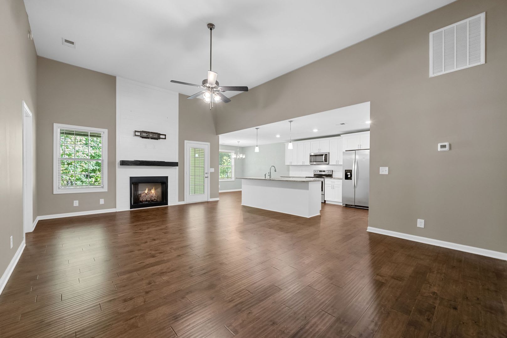 Pet Friendly Three Bedroom! Six Month Lease Only! – photo 5