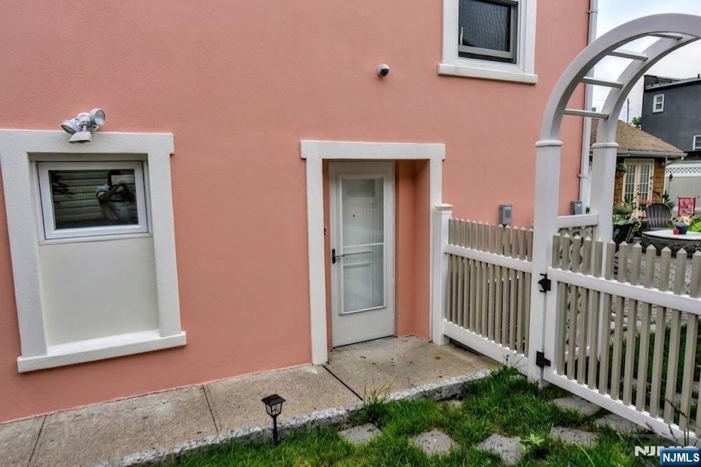 112 Pink Street – photo 2