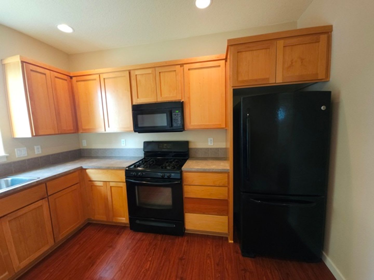 3Bd/2.5 Two Story Home – photo 2
