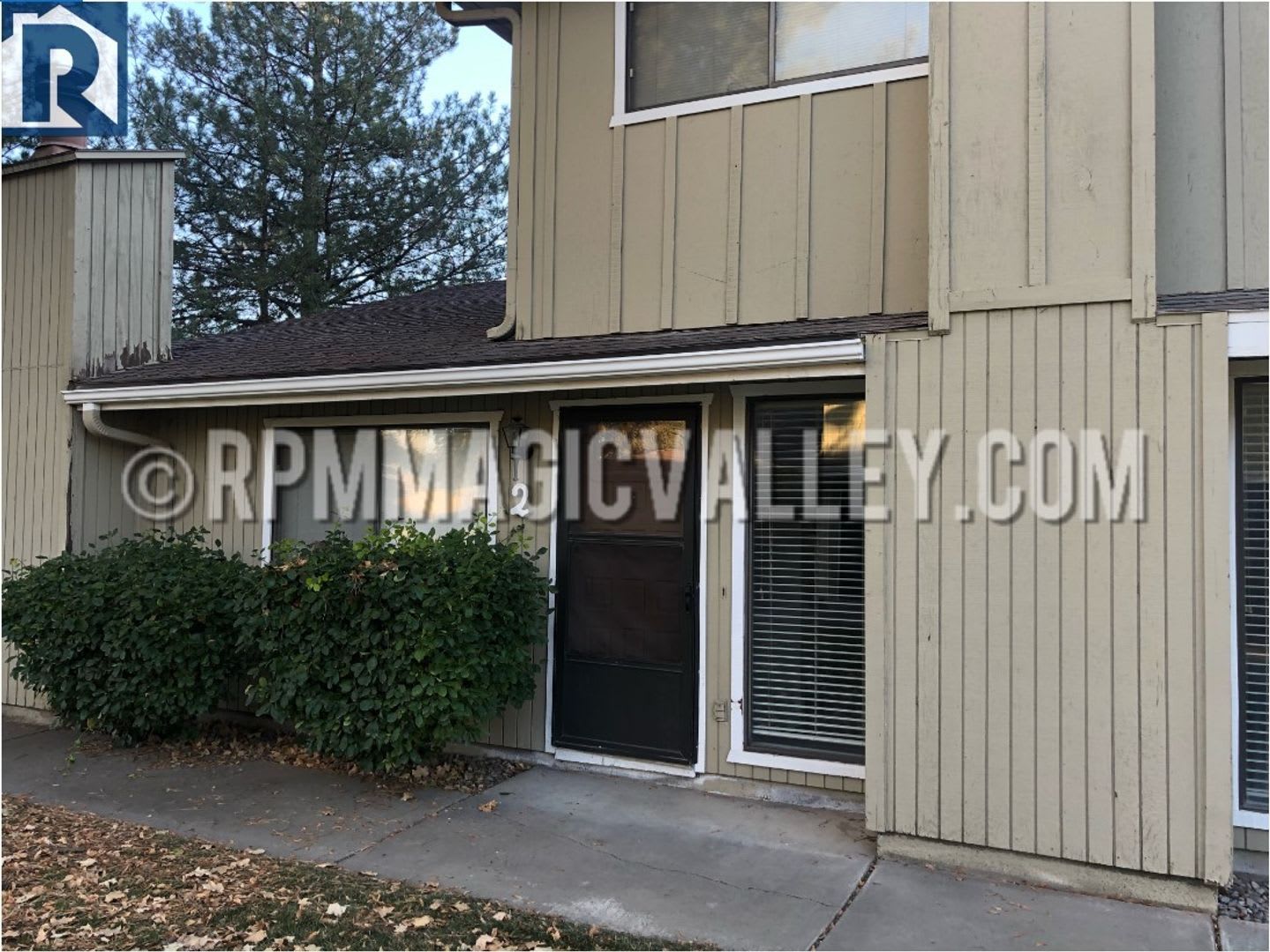 747 Meadows Drive 2 2 Bed 1 5 Bath – photo 2