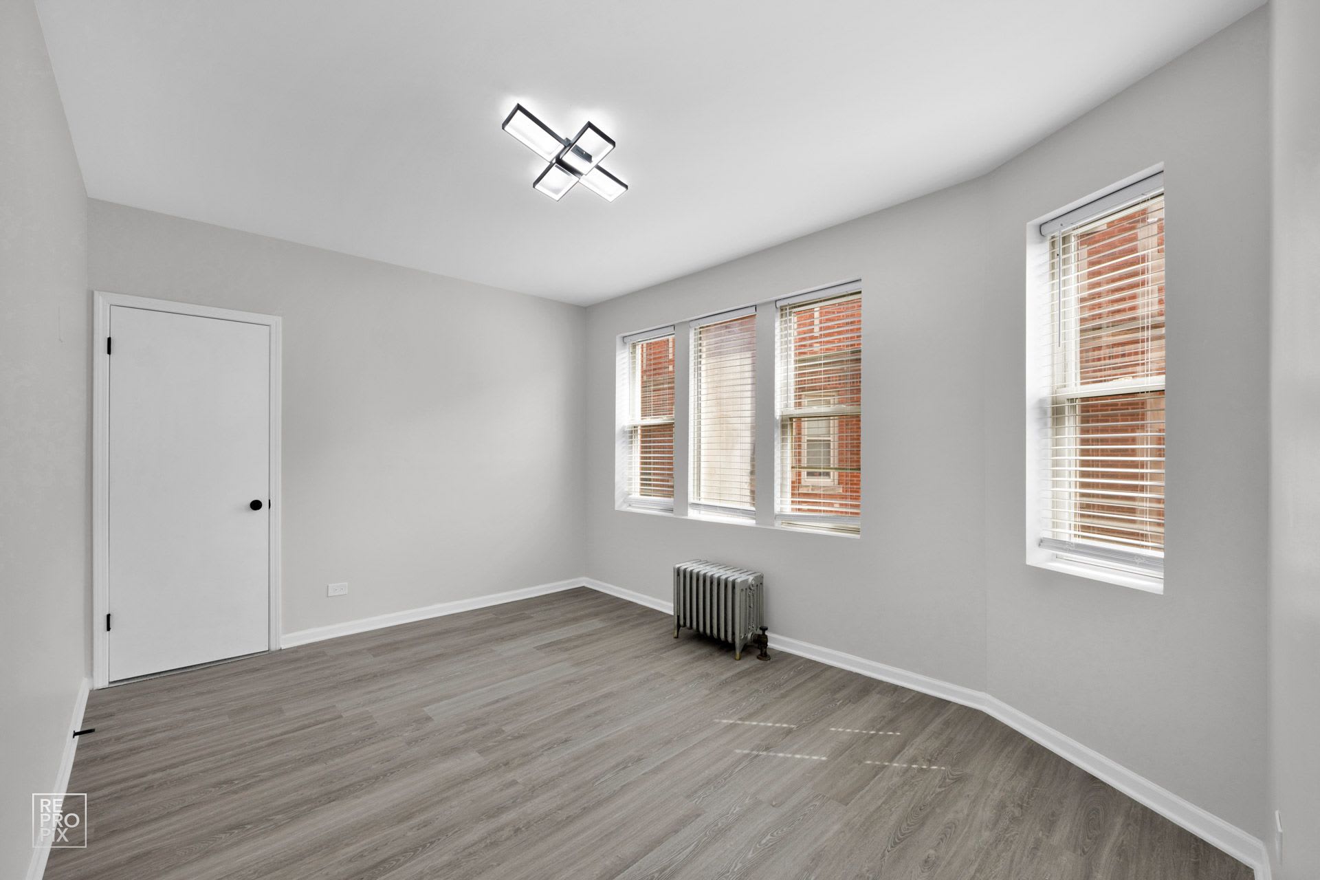 5952-58 W Superior – photo 3