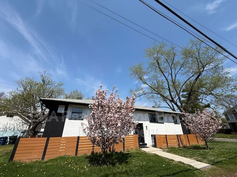 221 Dana Ave. – photo 1