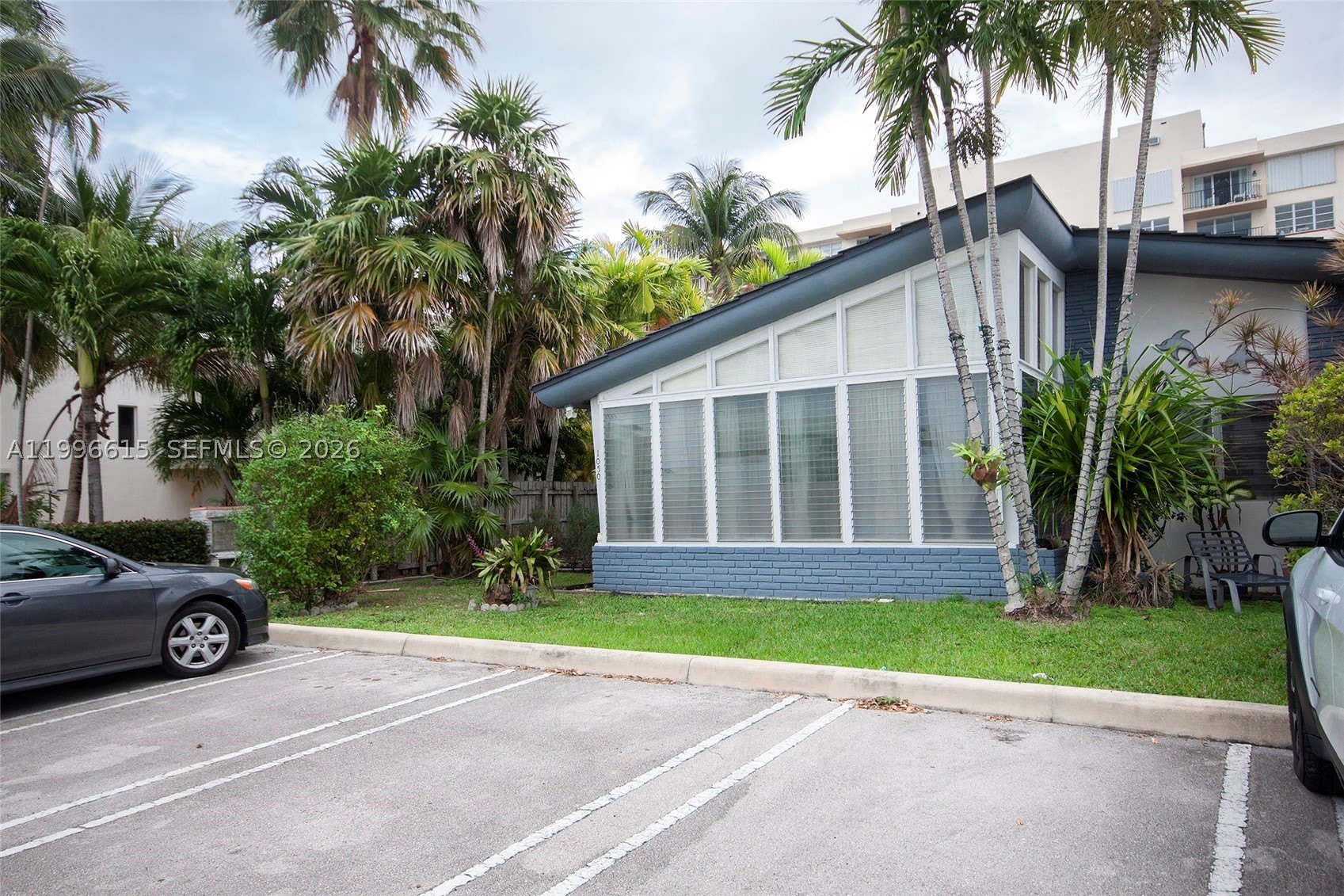 1050 92nd St – photo 2