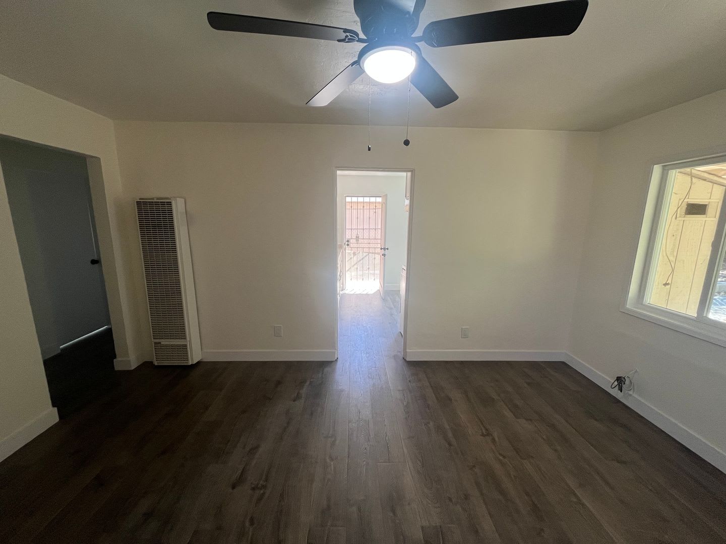 2 Bedroom, 1 Bathroom Roseville Cottage for Lease. – photo 4