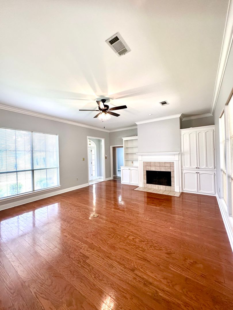 3BD/2BA House Off Perkins between Bluebonnet and Siegen. – photo 5