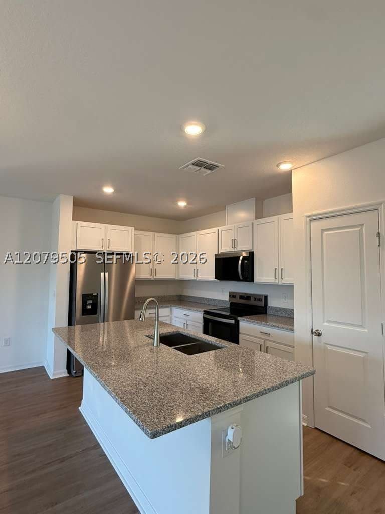 410 Sequoia Dr – photo 5
