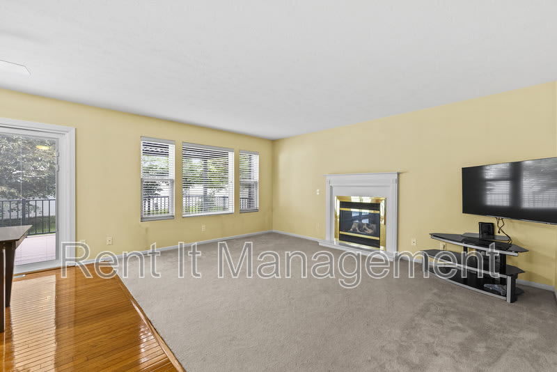 5820 S. 157th St – photo 5