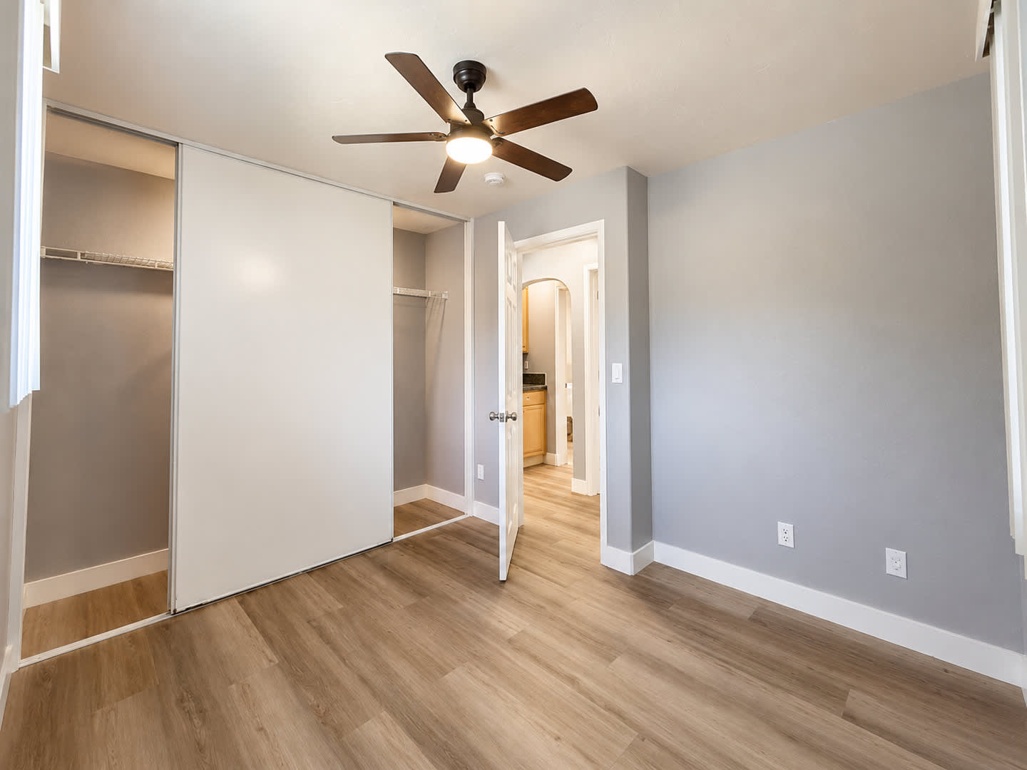 Amazing 3 Bedroom 2 Bath House in Best Neighborhood – photo 5
