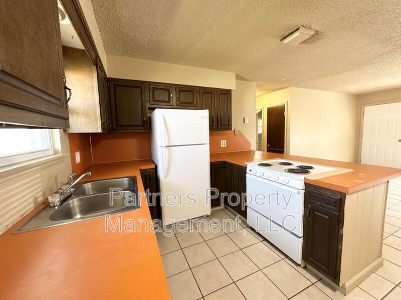 107 Pine Avenue 8 – photo 5