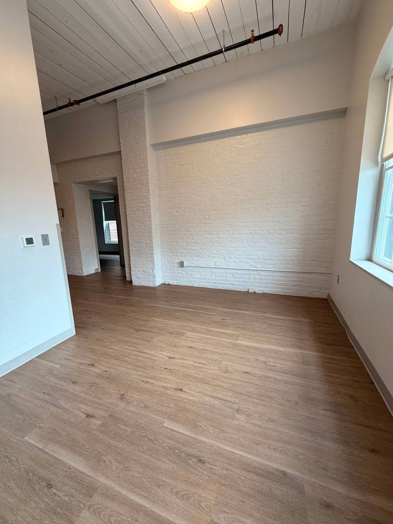 Dewitt Block Rare 2 Bed 1 Bath Apartment Available Immediately 1 866 All Utilities Included – photo 3