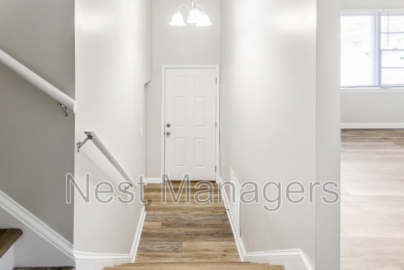 1089 Essex Place – photo 4