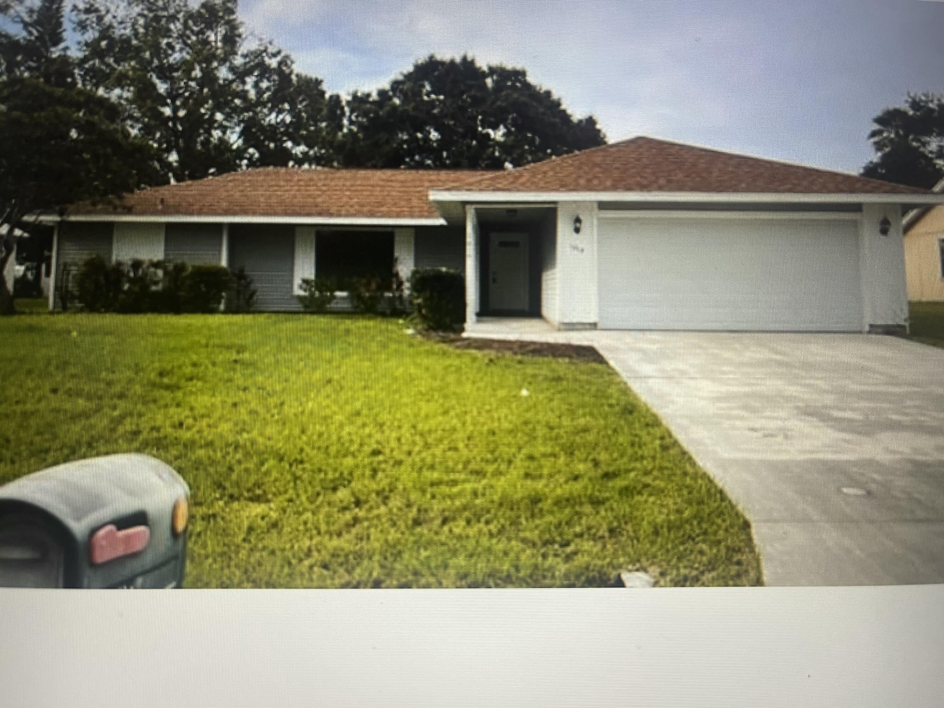 1019 SW Aurelia Avenue – photo 1