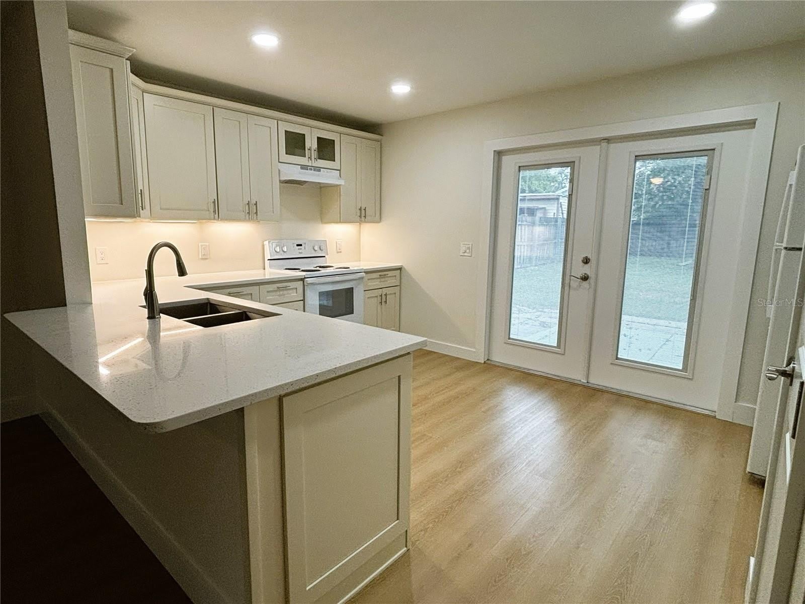 220 W North Street – photo 2