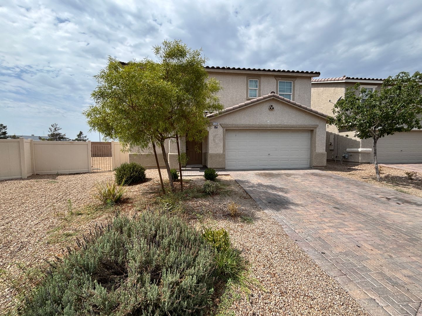 Gorgeous 4Bed/2.5Bath/2Car home located in North Las Vegas Raven Hill gated community! – photo 1