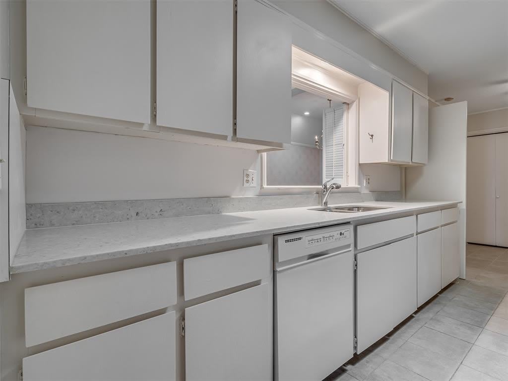 2530 NW 62nd Street – photo 4