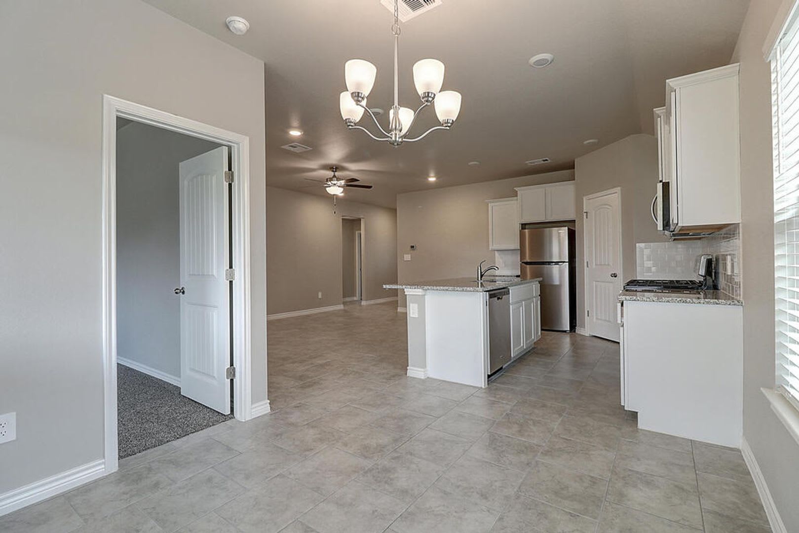 1269 Carnaby – photo 5