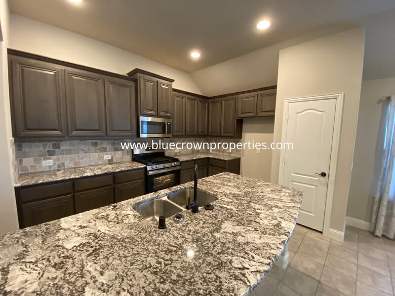 5211 Pentridge Drive – photo 4