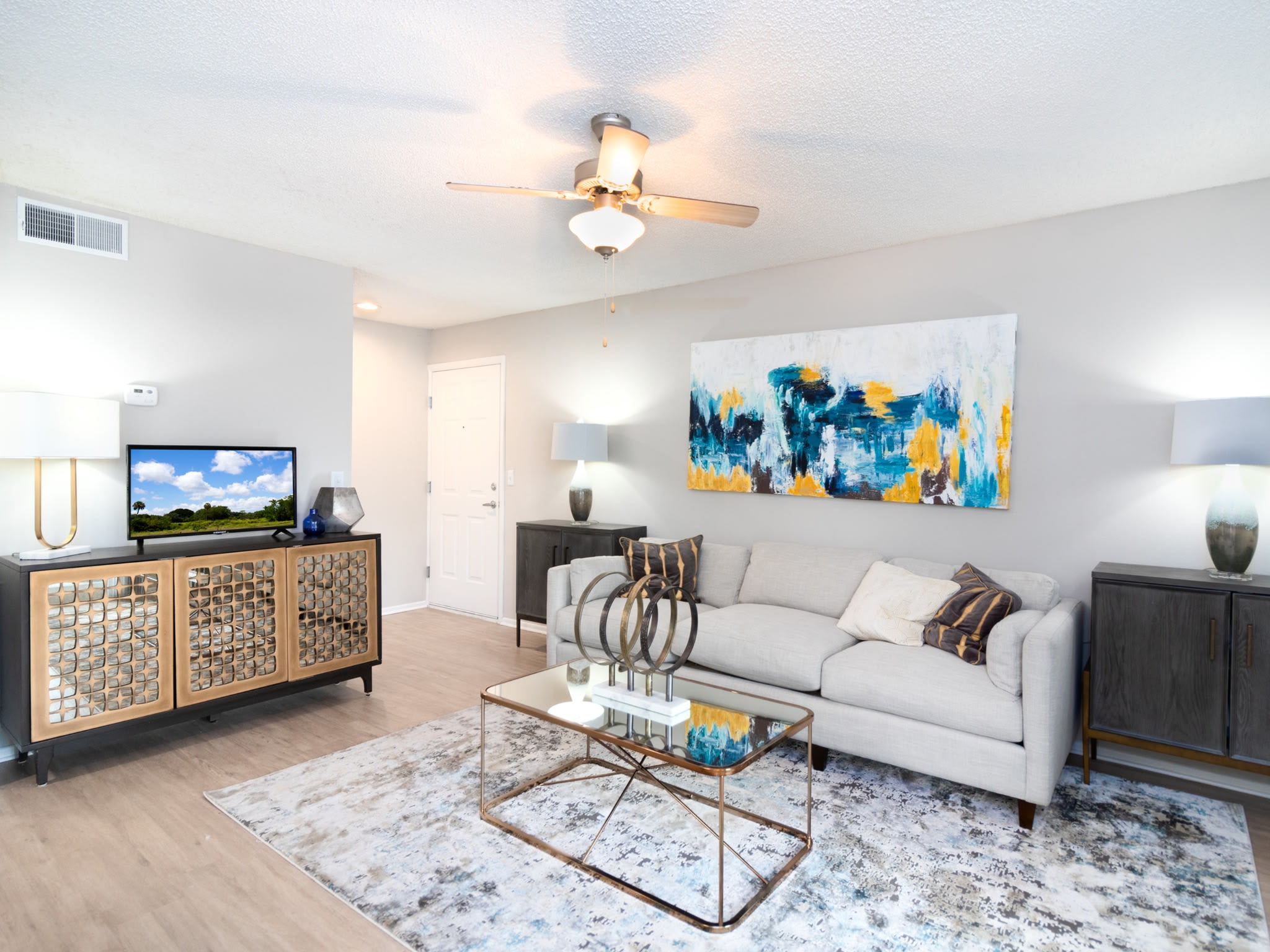 Vantage on Hillsborough Apartments – photo 2