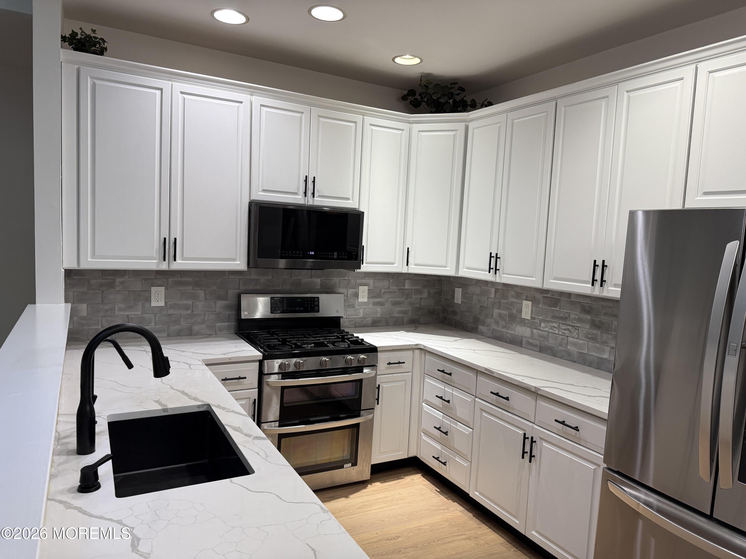 33 Brownstone Road – photo 5