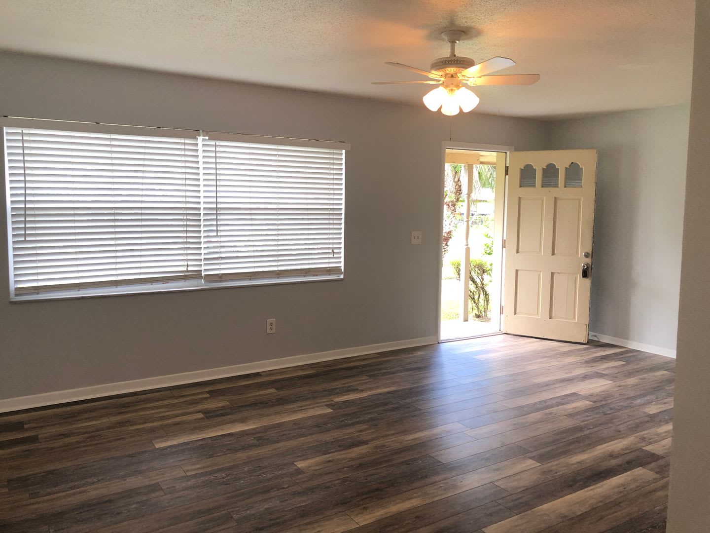 Beautifully Renovated 3 Bed 1 Bath Home Ready For Move In September Large Back Yard Home On Septic Well – photo 5