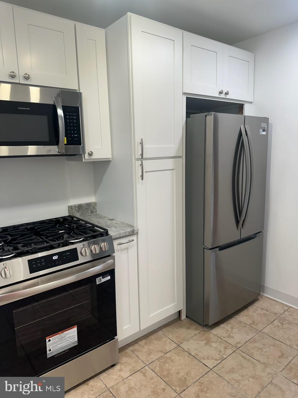 319 RUNNYMEDE Avenue – photo 2
