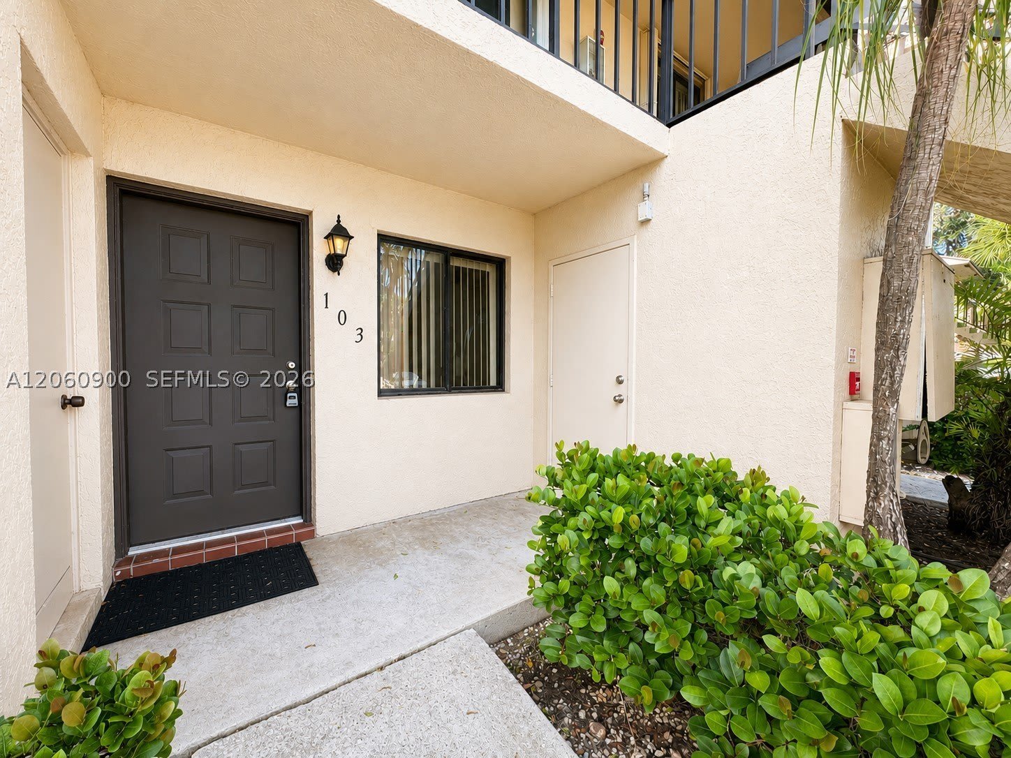 6585 Somerset Dr – photo 2
