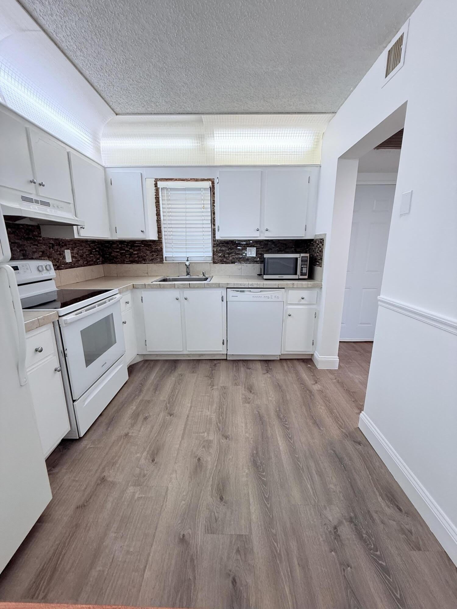 9235 SW 8th Street – photo 4