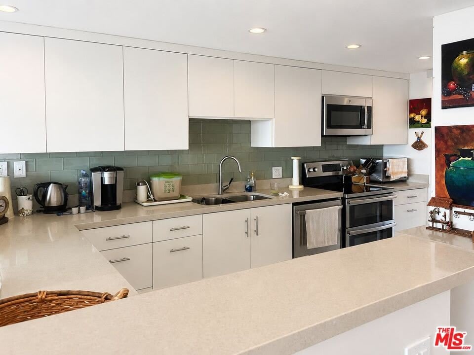 4314 Marina City Dr – photo 3