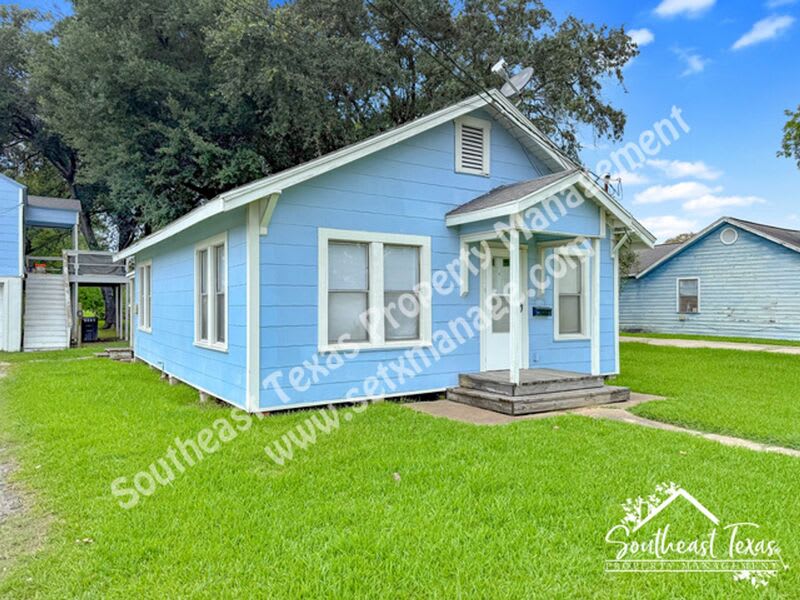 6129 Howe Street – photo 1