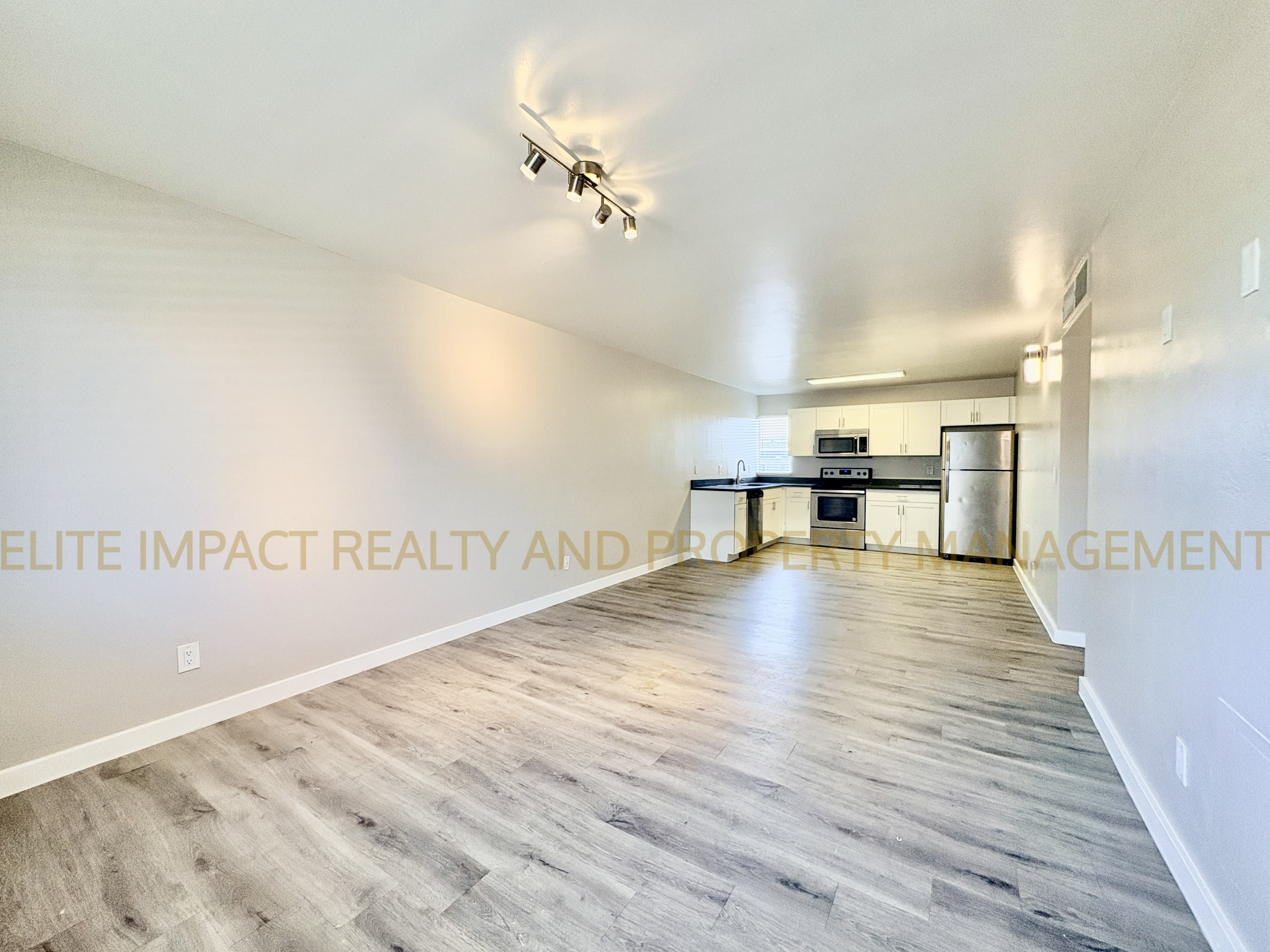 1920 North Stone Avenue – photo 2