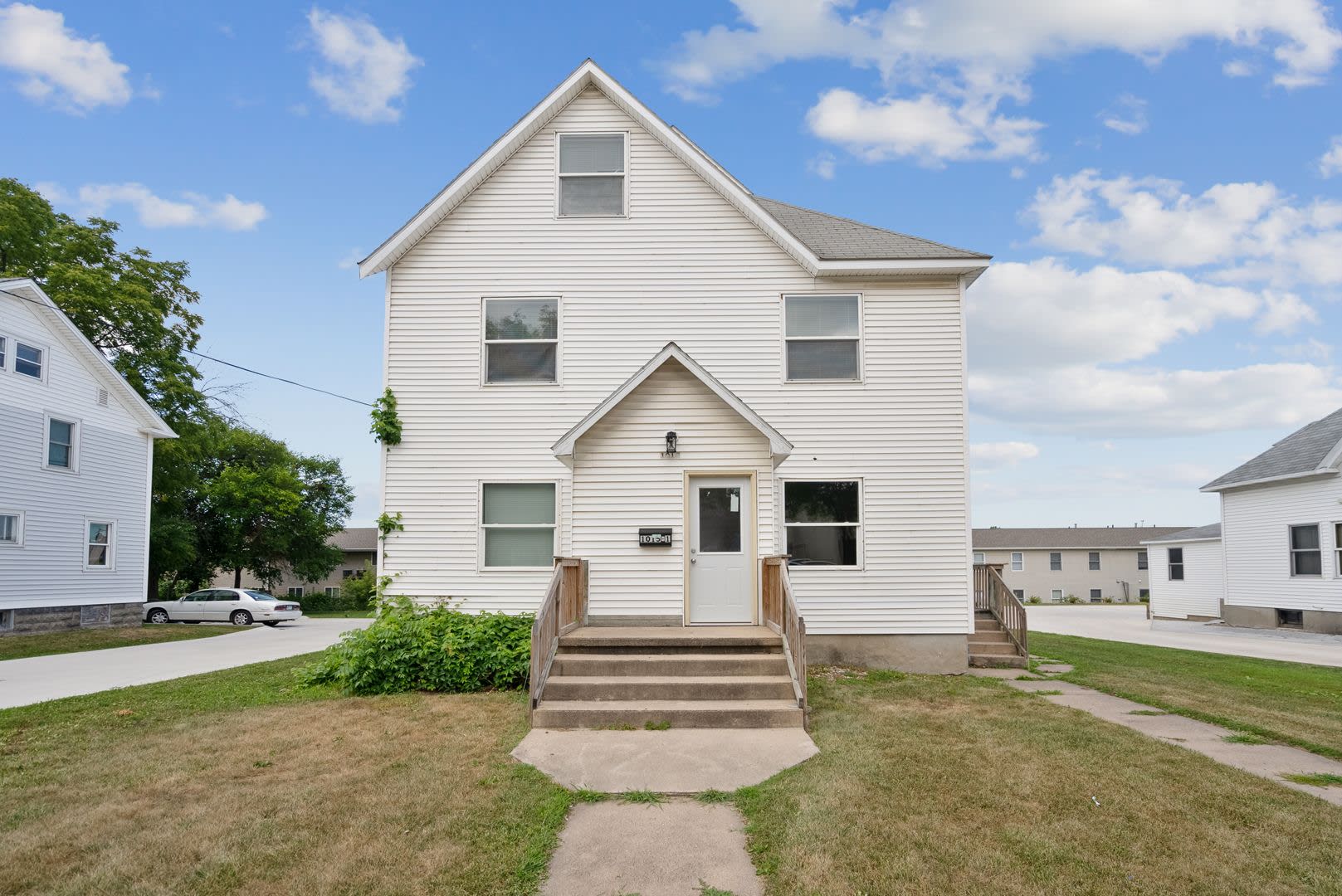 1015 W 22Nd St – photo 1