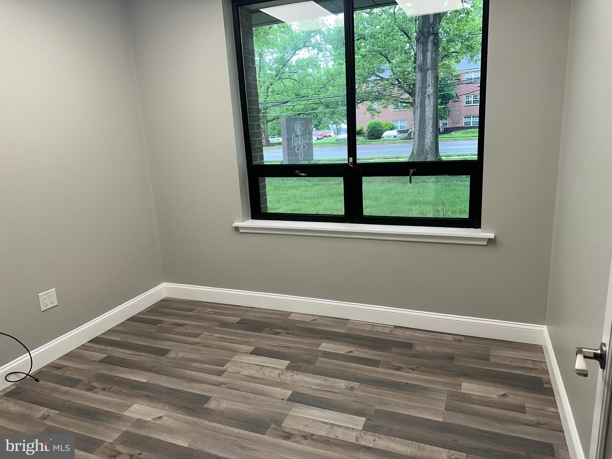 1450 PARKSIDE Avenue – photo 2