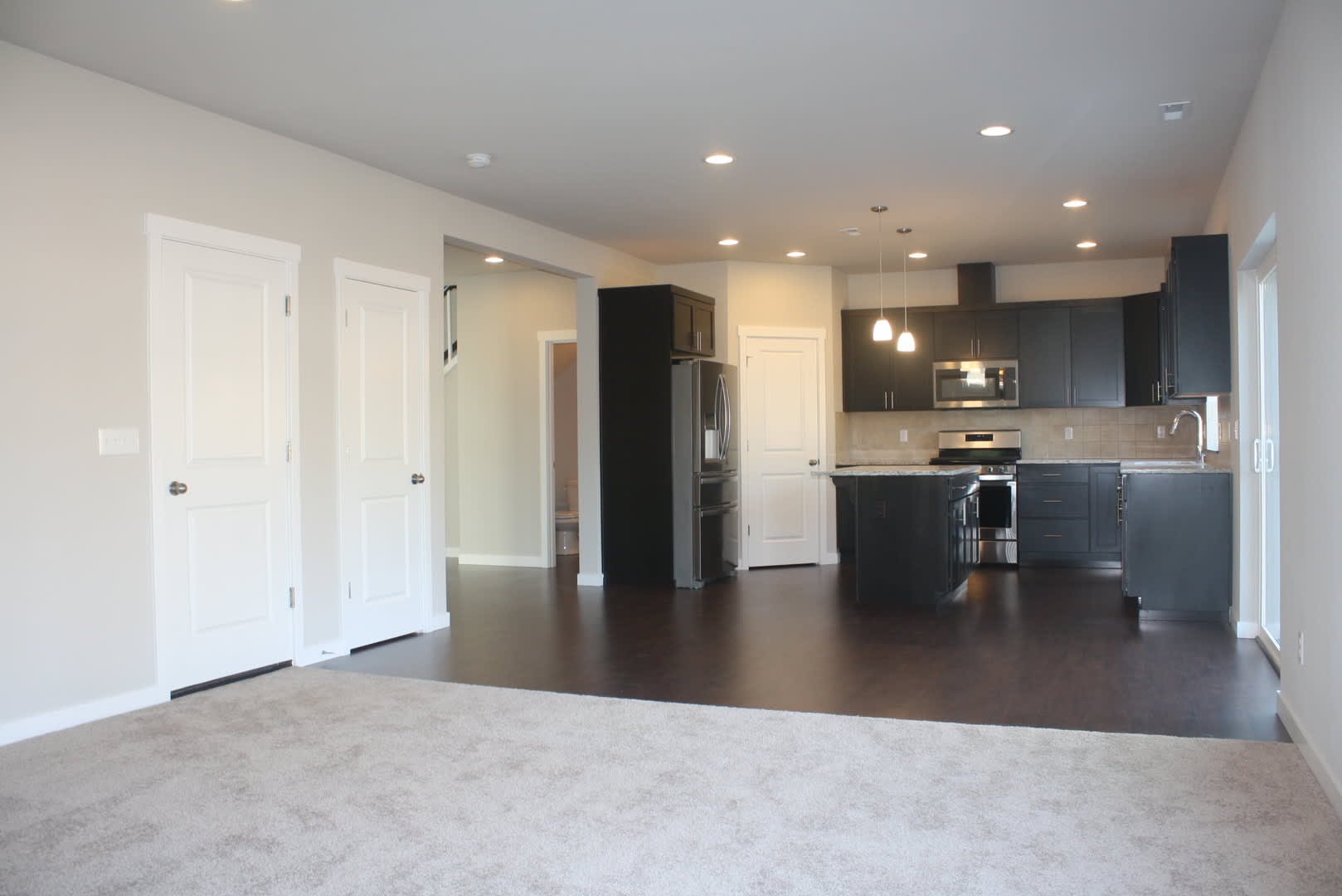4 Bdrm 2 5 Bath Plus A Den Office On Main Newer Home 2018 Tankless H20 Heater Upgrades Galore Dead End Road For Privacy – photo 5