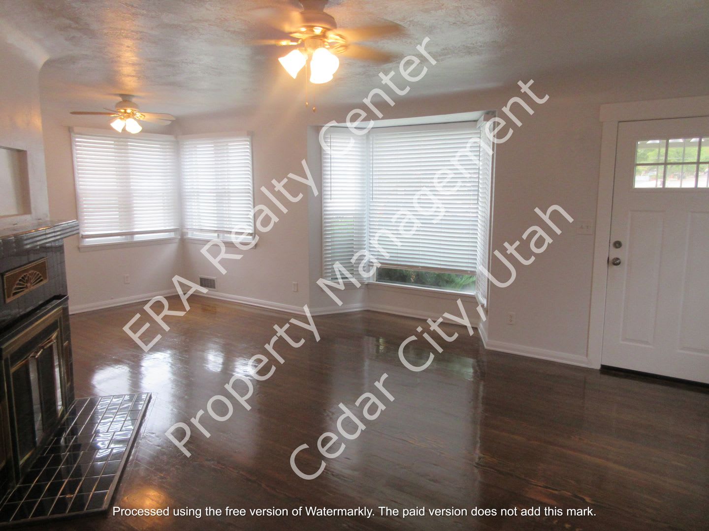 Move-in Bonus!!! Charming 4 bedroom, 2 bath single family home – photo 3