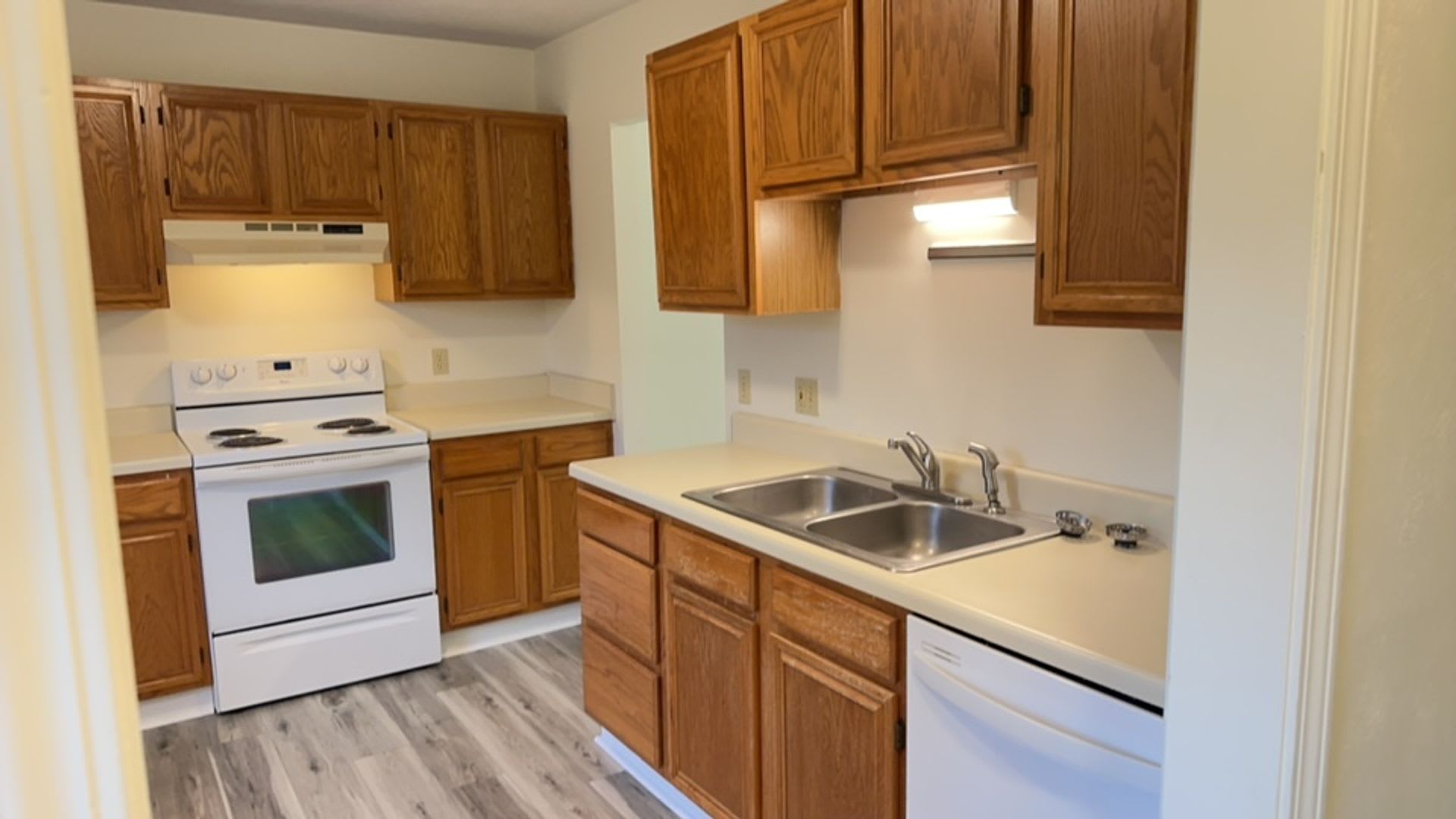 Blacksburg, 3 BR / 2.5 BA, Available September 11th – photo 2