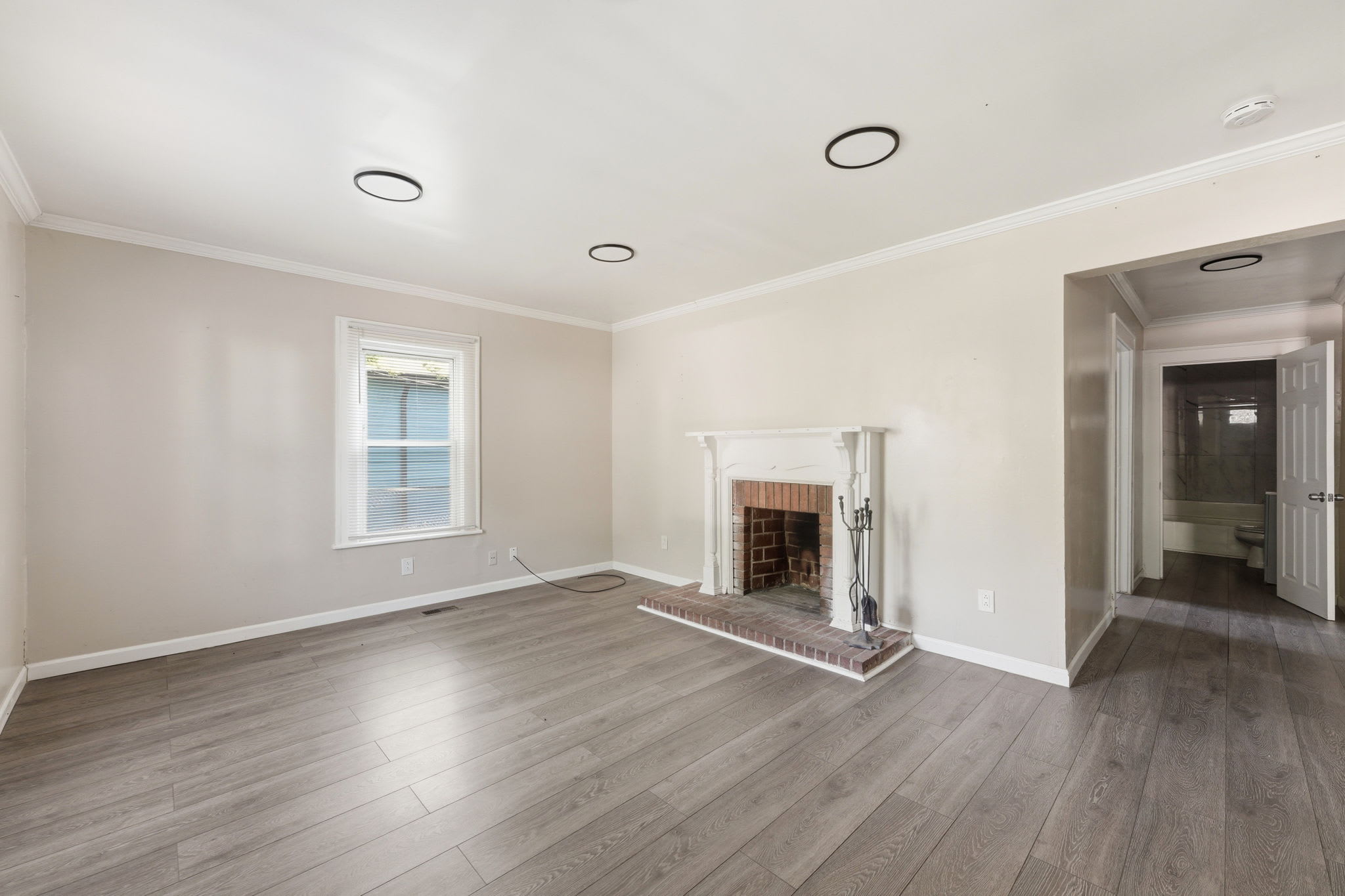 214 Markham Street – photo 4