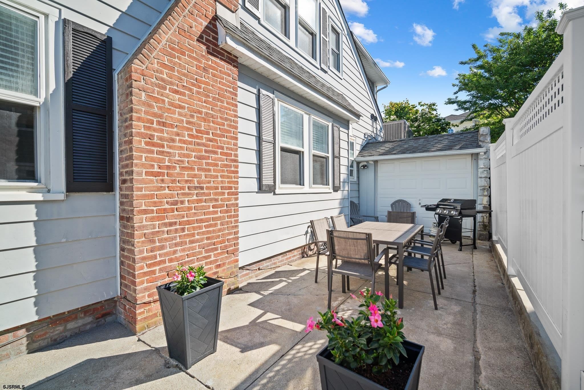 101 N Granville Ave – photo 4